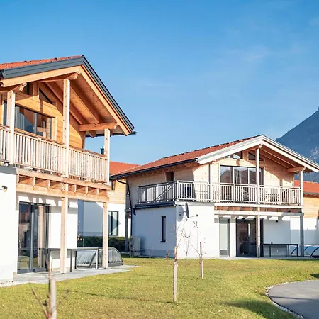 In With Pool & Alpine View Chalet *